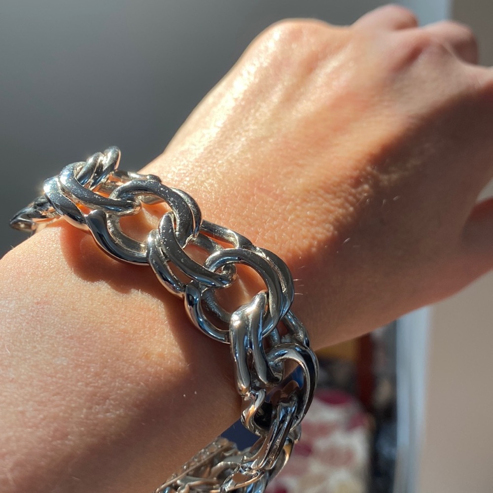 Solid eye catching bracelet
